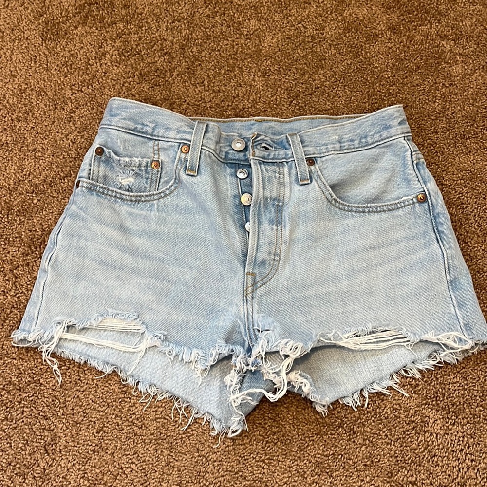LEVI’S SHORTS